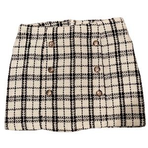 Brand new woven mini skirt size medium